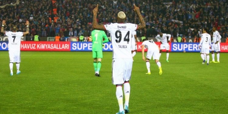 Talisca Messi’yi yakaladı