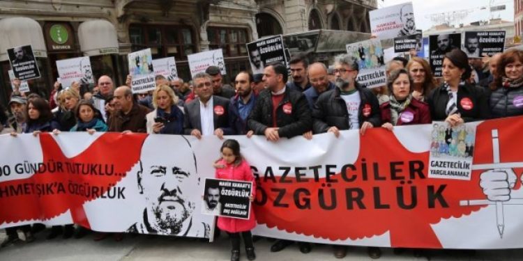 “Kahrolsun istibdat, yaşasın hürriyet”