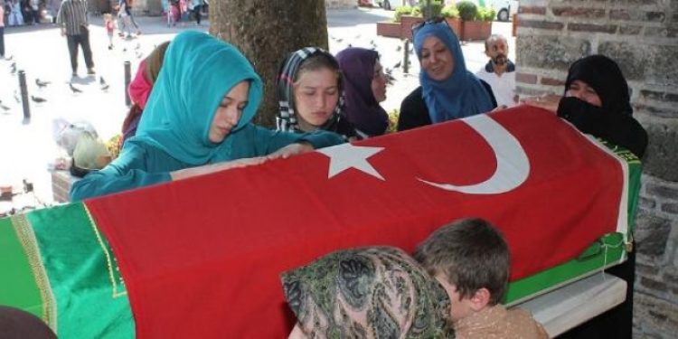 Cezaevinde ölen savcının tutukluluğu uzatıldı!