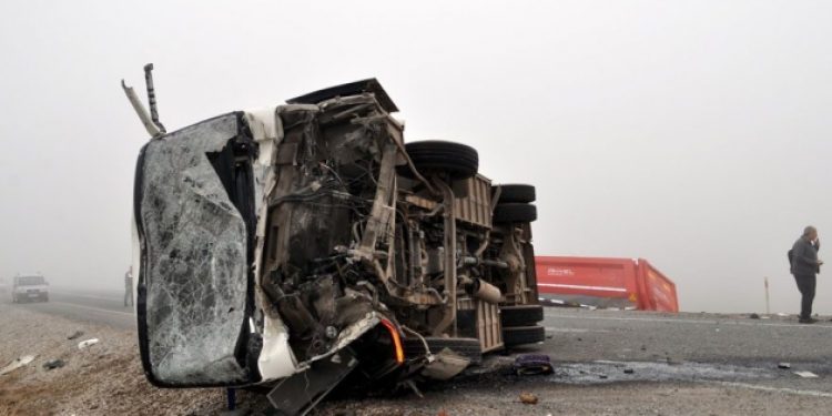 Öğrenci servisi TIR’a çarptı: 1 ölü, 11 yaralı