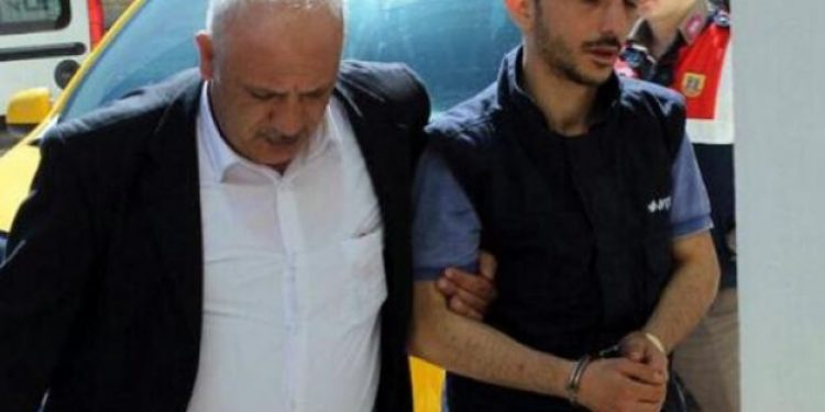 80 yaşındaki dedesini bıçaklayıp kulağını kesti!