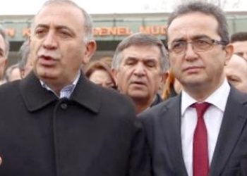 Başbakan darbe gecesi kaymakamın evinde saklanmış!