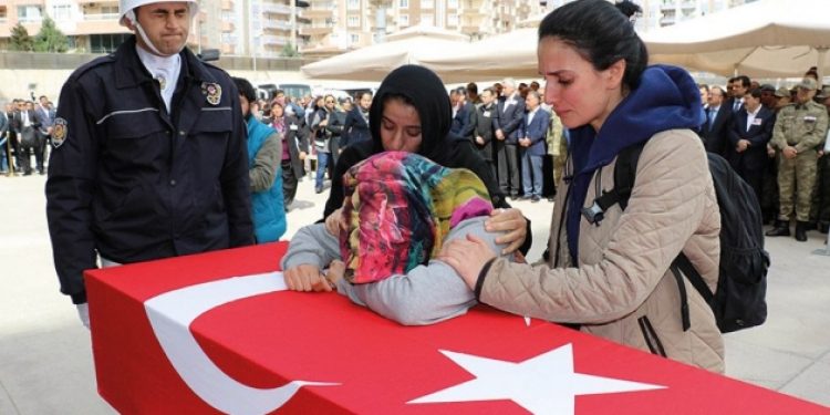 Diyarbakır şehitleri törenle uğurlandı