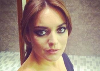 Ezgi Mola’dan çarpıcı Arap turist paylaşımı