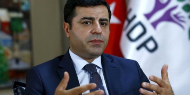 Demirtaş’tan referandum mesajı: Mutlaka sandığa gidin