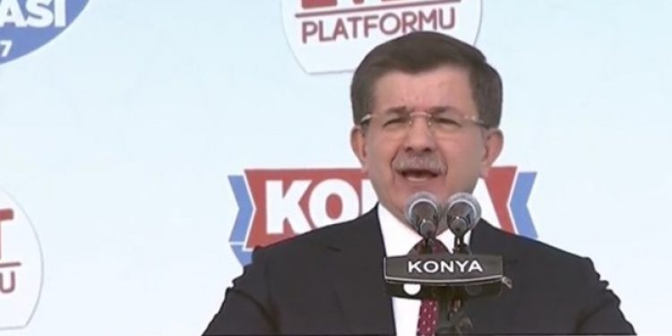 Davutoğlu, kürsüye çıktı ama “Evet” demedi
