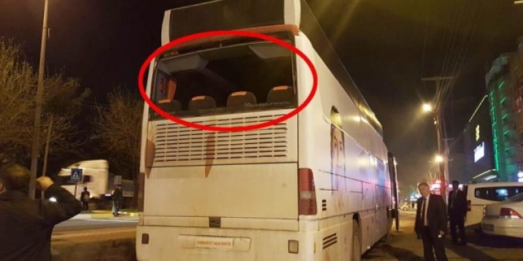 ‘Hayır’ otobüsüne taşlı sopalı saldırı!