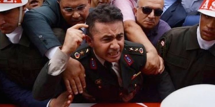 KHK ile ihraç edilen Yarbay cüzzamlı gibi yaşadığı hayatını anlattı!