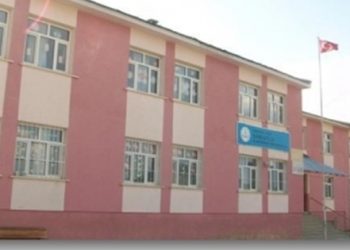 Tek cümle için öğretmenlikten atıldı