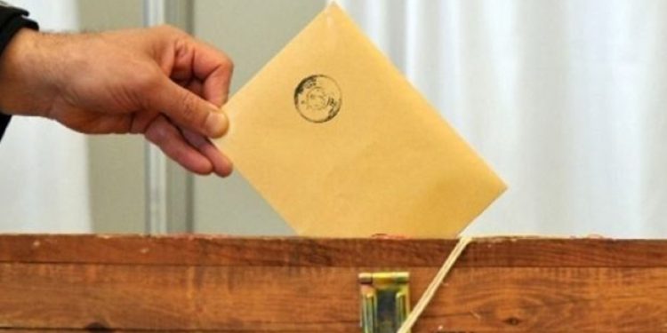 AKP köylülerin sandığını aşırdı!