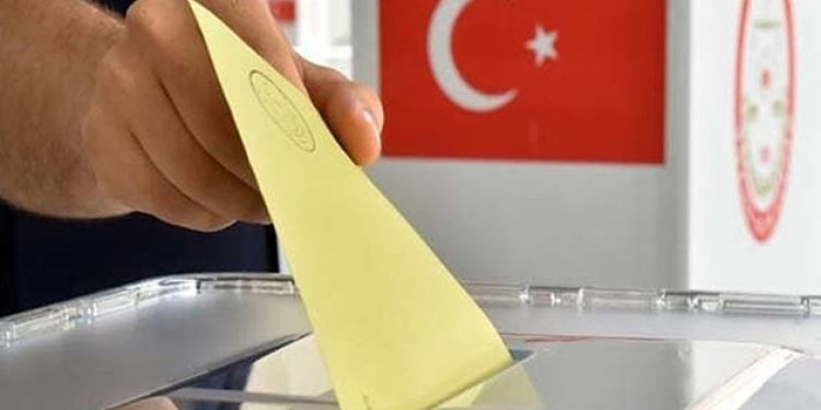 AKP’li kadın iki sandıkta birden oy kullandı!