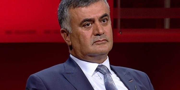 “​Adil Gür, Pelit Pastanesinin üst katında AKP’den aldığı para karşılığı bu sahte anketi açıklıyor”