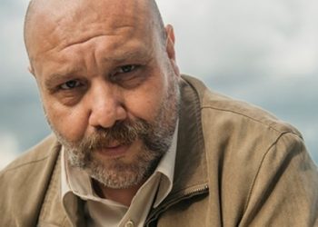 Sette şaka yaparken kaburgası kırıldı