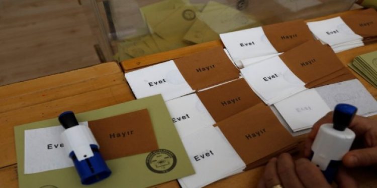 CHP, referandumun iptali için YSK’ye başvurdu