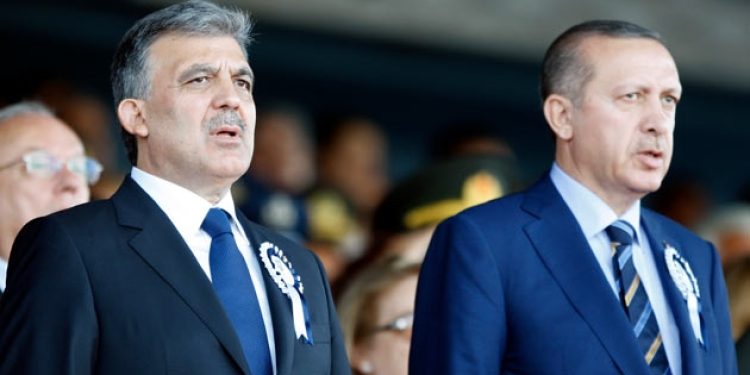 Yandaşların hedefinde Abdullah Gül var
