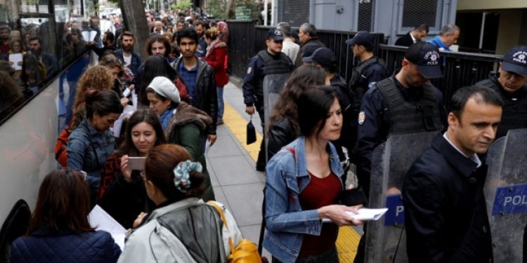 Vatandaşlar YSK’ya akın etti