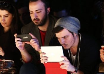 “Çok yalnızım be Facebook”