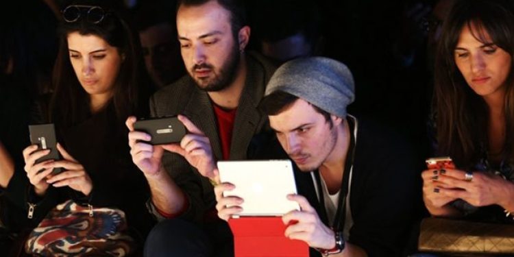 “Çok yalnızım be Facebook”