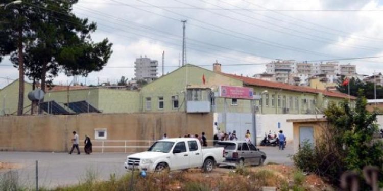 Cezaevinde jandarma ile gardiyanlar kavga etti, yaralılar var