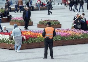 Taksim’de 143 bin laleyi özel güvenlik koruyor!