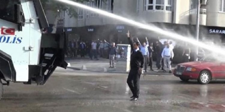 Furkan Vakfı üyelerine polis müdahalesi; 50 gözaltı