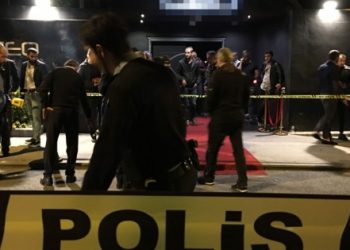 Gece kulübü önünde silahlı kavga