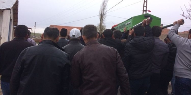 Eşinin cenazesine katılmasına izin verilmedi