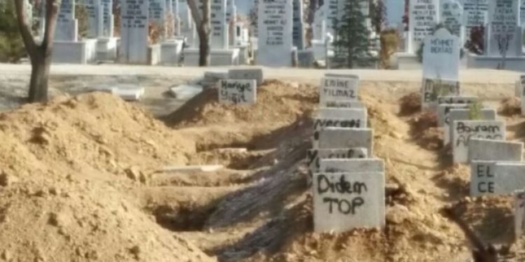 Ölmüş öğretmenin evini darbeci diye bastılar