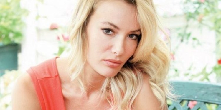 Gamze Özçelik, tesettüre girdi