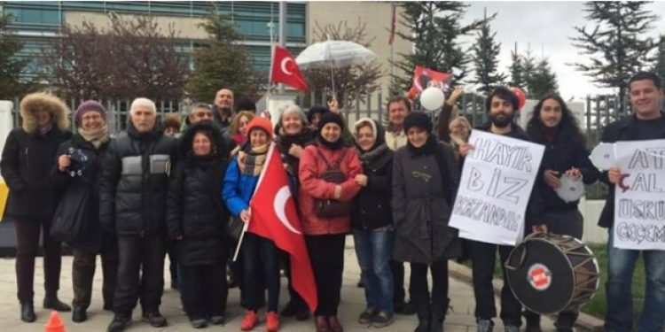 Onurlu yürüyüş AYM önünde bitti