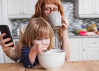 Telefondan şikayet sırası çocuklarda