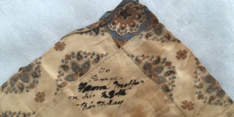 102 yıllık mendil buluşturdu