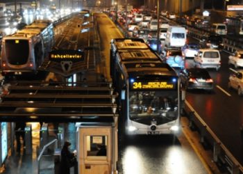 Metrobüsten inen genç kadına tecavüz girişimi
