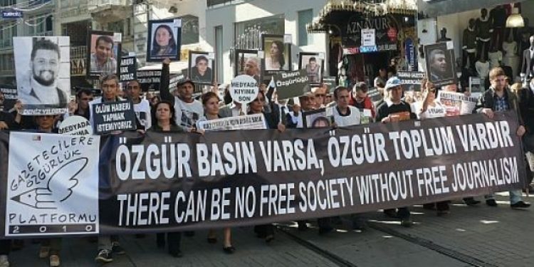 Türkiye basın özgürlüğünde 4 sıra geriledi