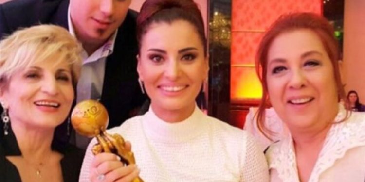 ​Hande Fırat, ödül aldığı derneğin genel sekreterliğini yapıyor