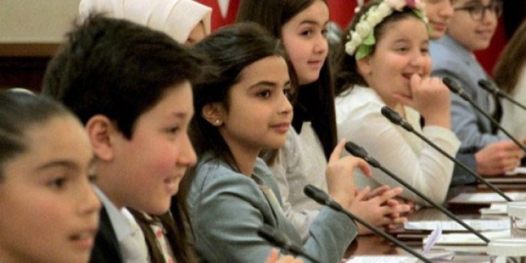 ​’Çocuk Bakan’ın öğretmenleri açığa alındı