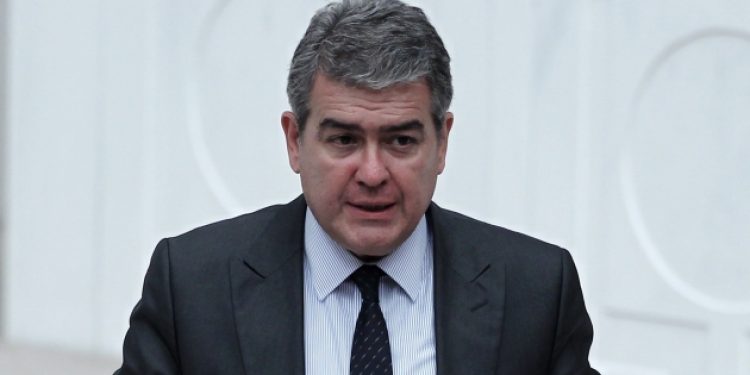 Süheyl Batum’dan ‘gözaltı dalgalarına’ tepki: Tekrar bir engizisyon dönemine dönüyoruz