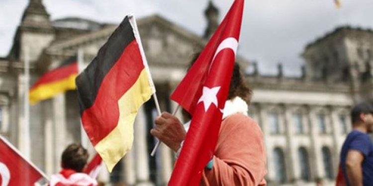 AKP, Alman vekilin ziyaretini iptal etti!