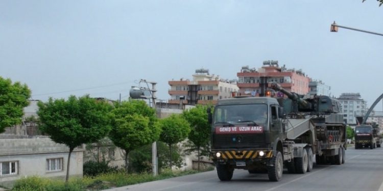 ​Kilis’in Suriye sınırına ağır silah sevkiyatı