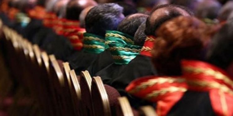 ’15 Temmuz sonrası alınan hakimleri de attılar’