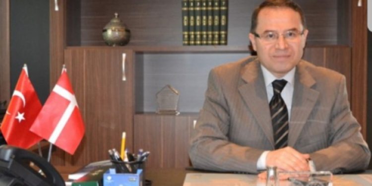 Elçiliklerin istihbarat gibi çalıştıklarını itiraf etti!