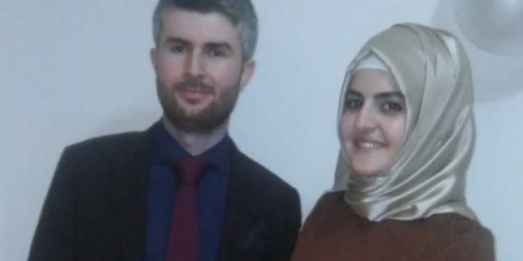 Tutuklu gazeteci Nur Ener cezaevinde evlendi