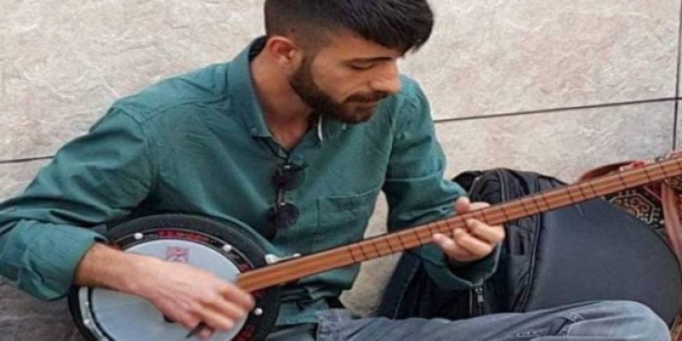 1 Mayıs’ta şarkı söyledi tutuklandı