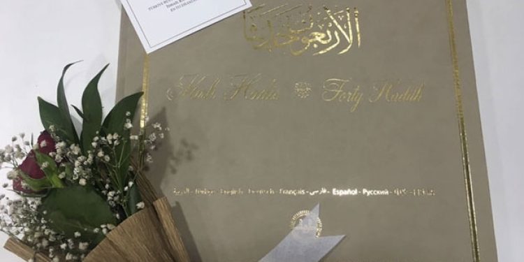 Meclis Başkanı Kahraman, vekillere kişisel notla ’40 Hadis’ kitabı dağıtmış