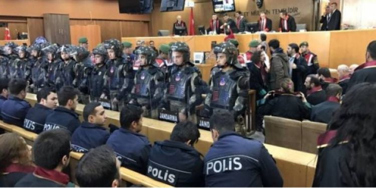 Adam yerden göğe kadar haklı