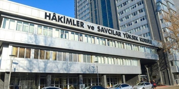 82 hâkim ve savcı görevlerine iade edildi