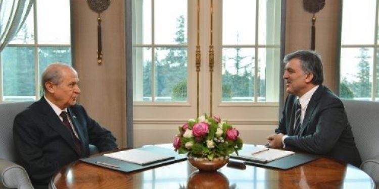 ​Bahçeli’den Gül çıkışı: Miadı dolmuş yüzlere umut bağlamak iflastır