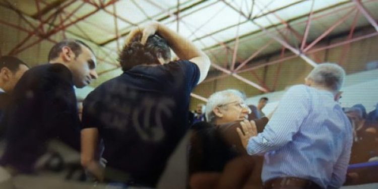 Aziz Yıldırım rakip başkana tokat attı