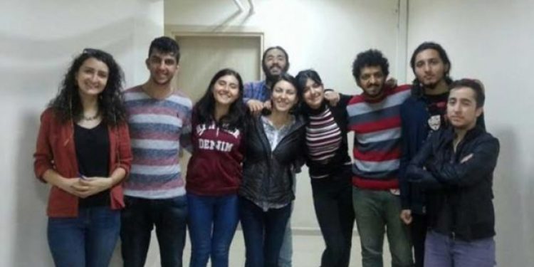 Tutuklanan öğrencilere çıplak arama!