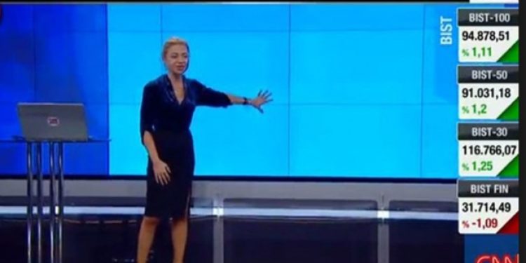 CNN Türk sunucusu Ebru Baki’nin canlı yayın kazası